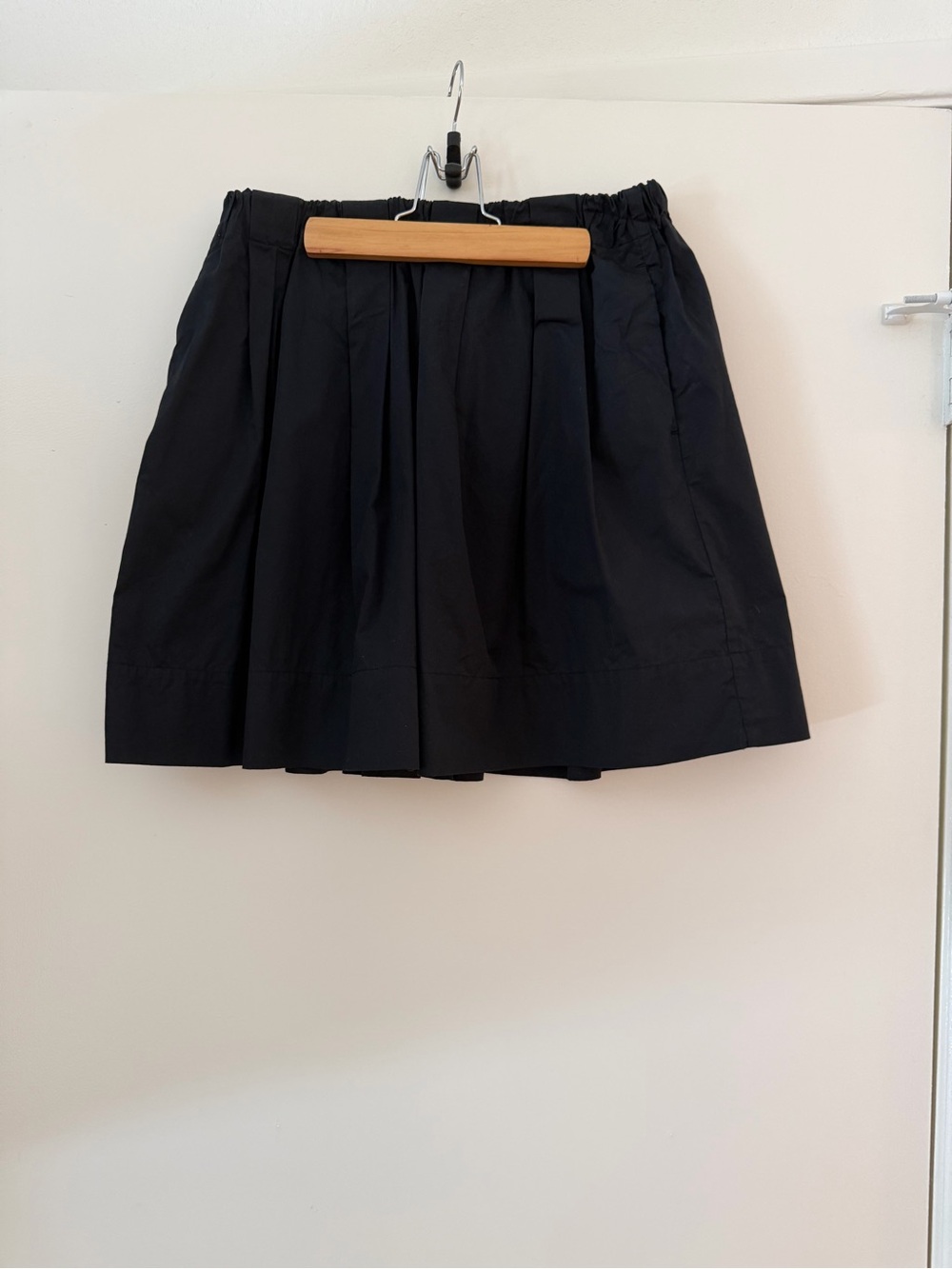 Everlane Black Skirt with Elastic Waist and Pockets